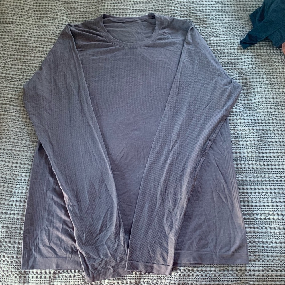 Men’s Lululemon long sleeve